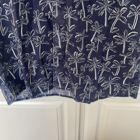 American eagle palm tree print button down - Picture 4 of 5
